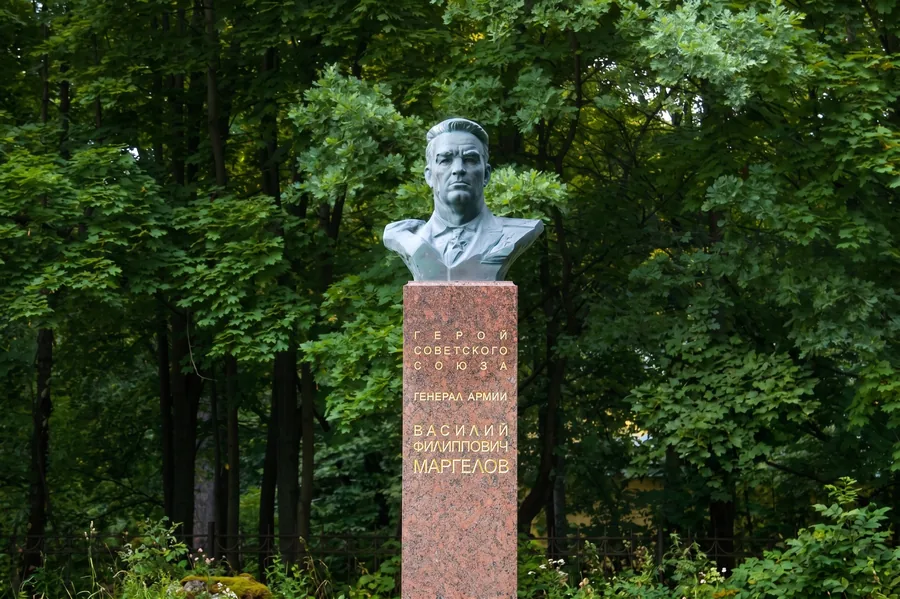 Памятник Герою Советского Союза генералу армии Василию Филипповичу Маргелову